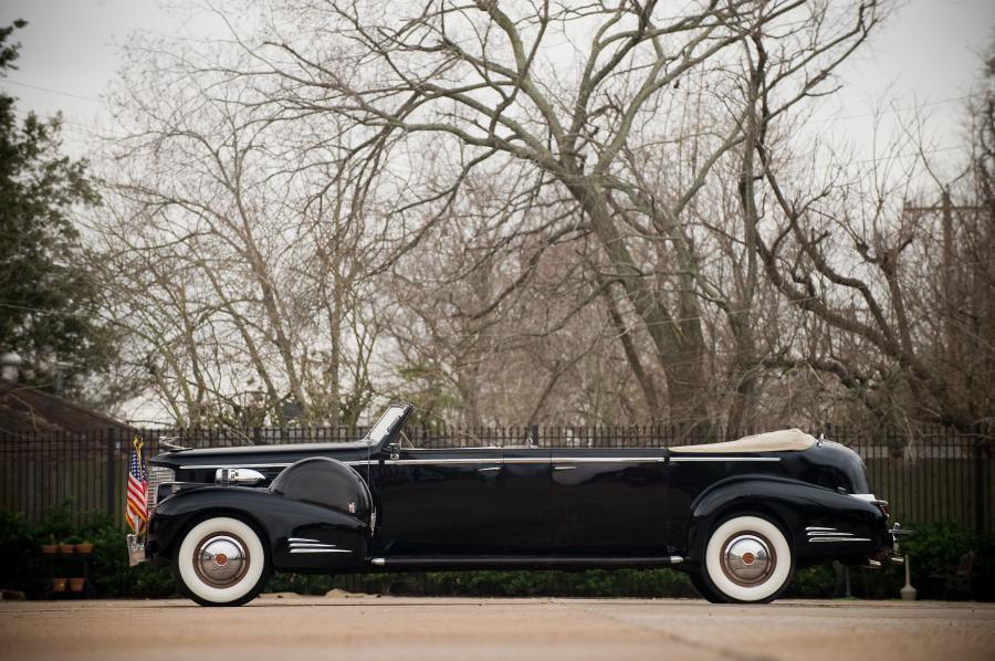  Cadillac V16 Presidential Convertible Parade Limousine by Fleetwood 1938 года  (фото 35 из 57)